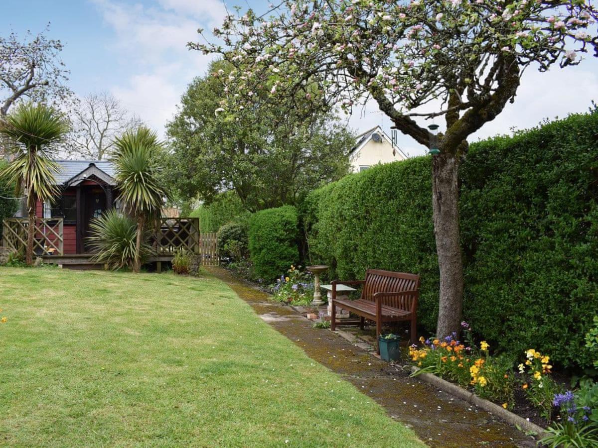 Apple Tree Cottage Charmouth Exterior photo