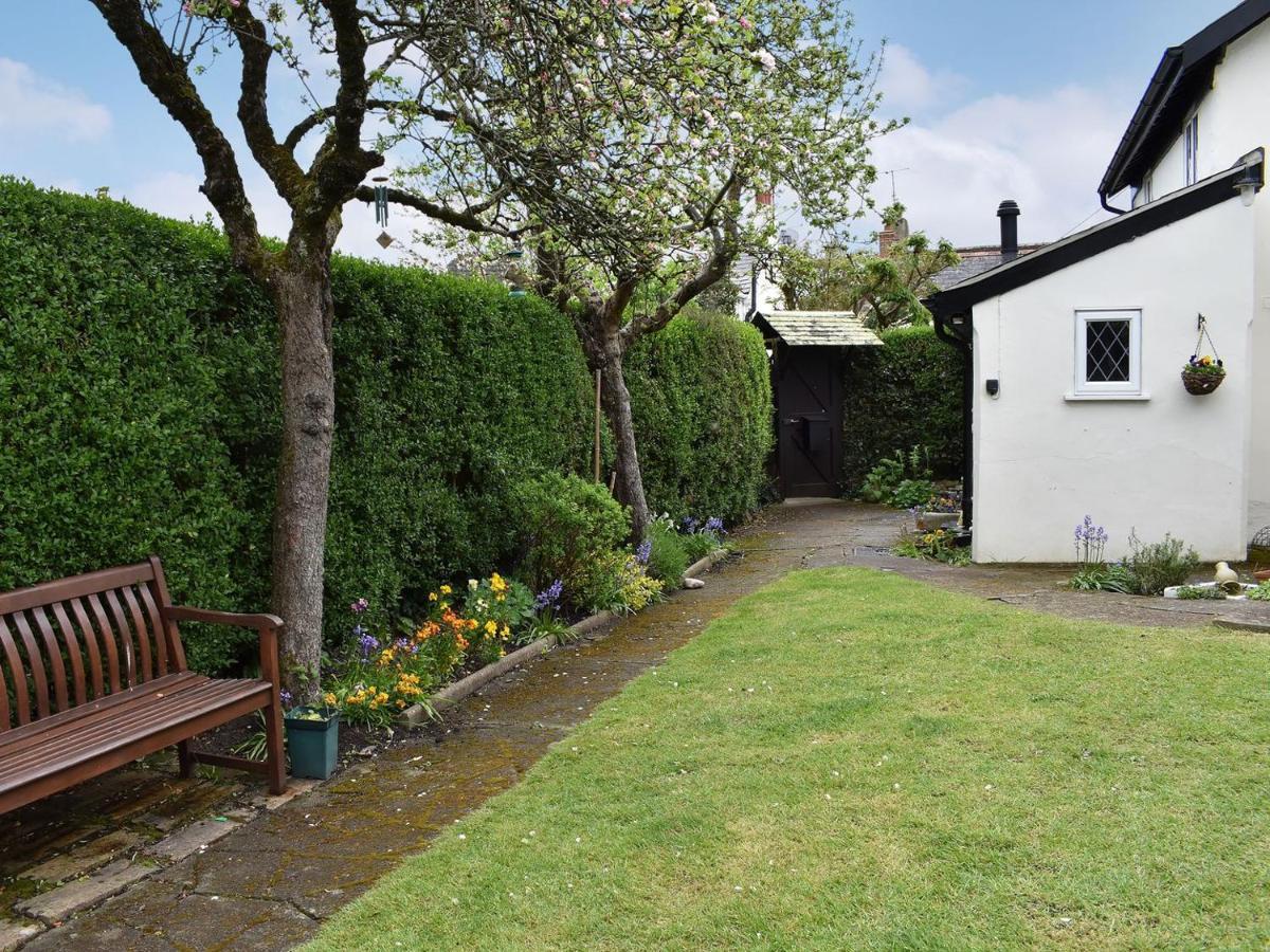 Apple Tree Cottage Charmouth Exterior photo